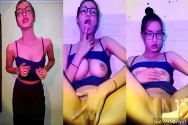 Cewek cantik memek tembem colmek pakai sextoy live super nakal