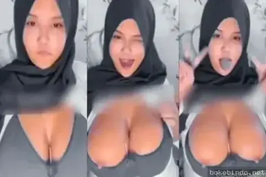Cewek Cantik Toket Gede Pamer Memek Basah